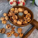 ظرف گردو شکن چوبی با دسته‌