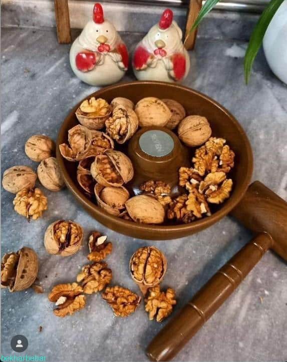 ظرف گردو شکن چوبی با دسته